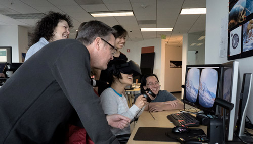 Baobab工作室的制作團隊在進行他們的VR創作測試